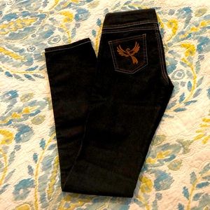 U-TURN JEANS - embroidered Phoenix on back pockets